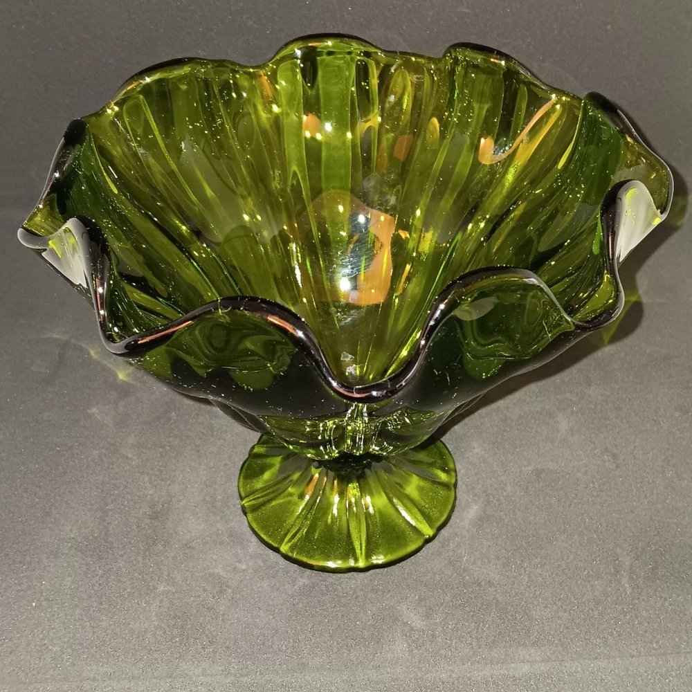 Vintage L.E. Smith Avocado Green Pedestal Handkercheif Bowl